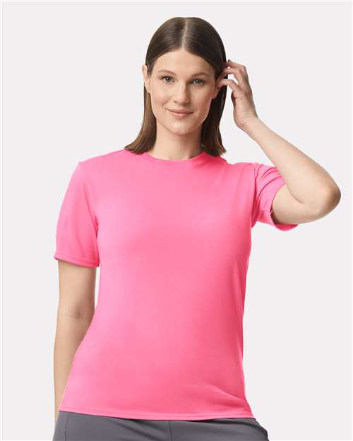 Gildan 42000 - Unisex Performance T-Shirt - Safety Pink