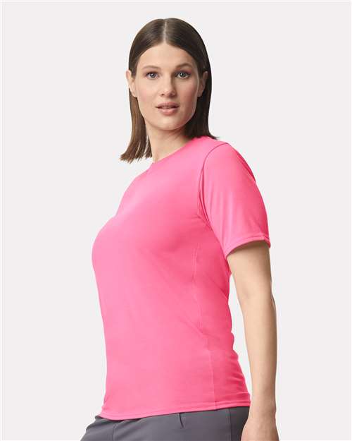 Gildan 42000 - Unisex Performance T-Shirt - Safety Pink